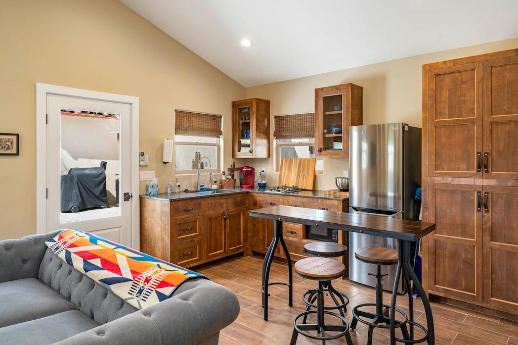 Pet Friendly Oakstone Bunkhouse - Bradley Country Retreat
