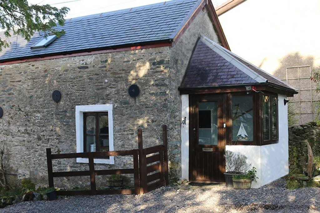 Dunoon Airbnb Rentals Pet Policy