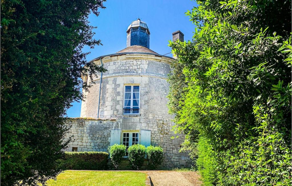 Pet Friendly Awesome Home in Chinon with Wifi & 2 Bedrooms