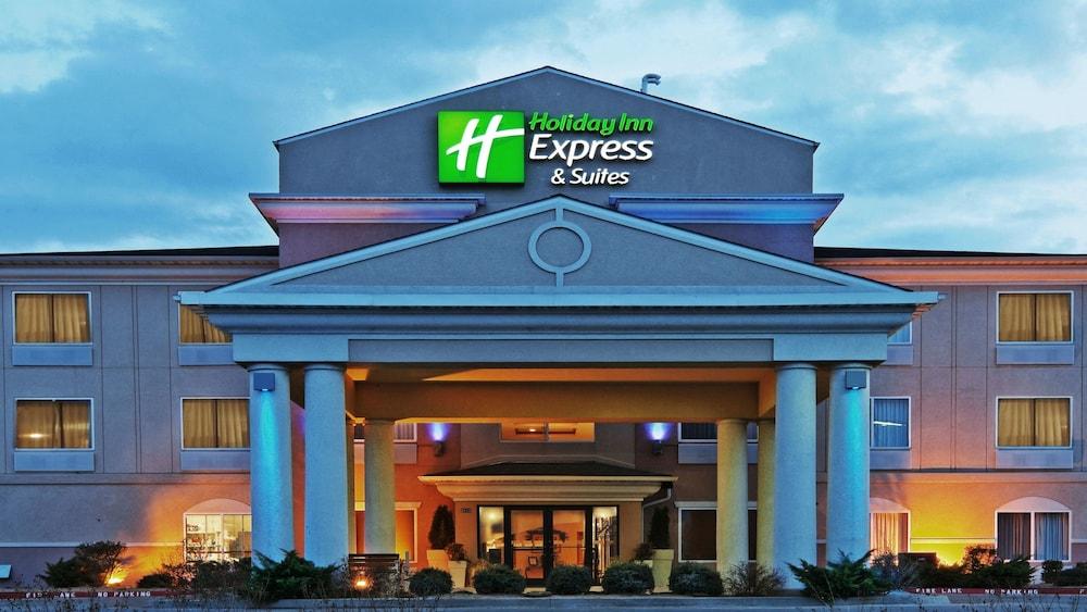 Pet Friendly Holiday Inn Express & Suites Chickasha an IHG Hotel