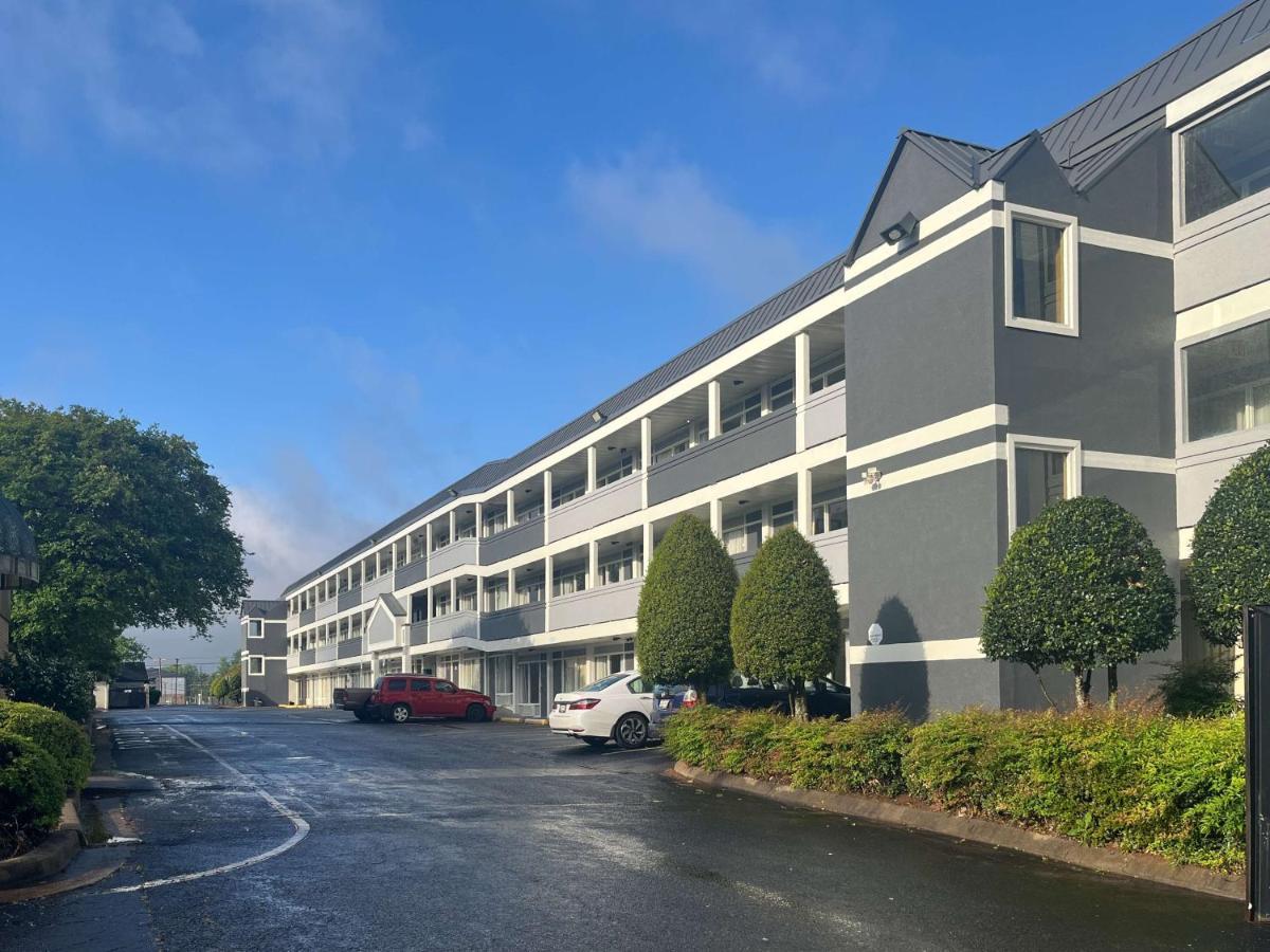 Pet Friendly Motel 6 Charlotte NC - Airport South