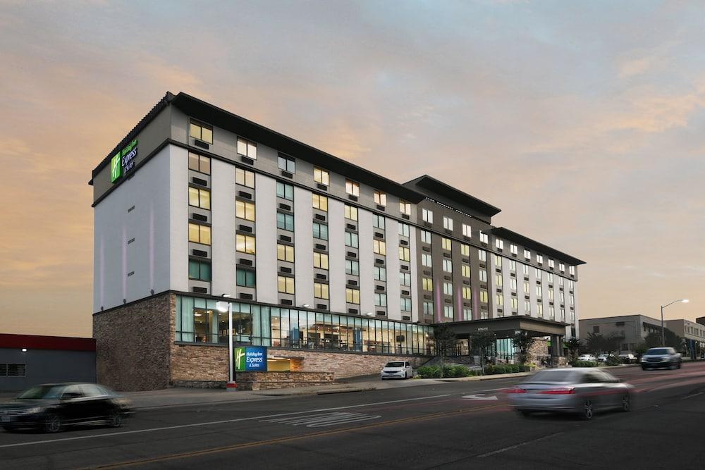 Pet Friendly Holiday Inn Express Hotel & Suites Fort Worth Downtown an IHG Hotel