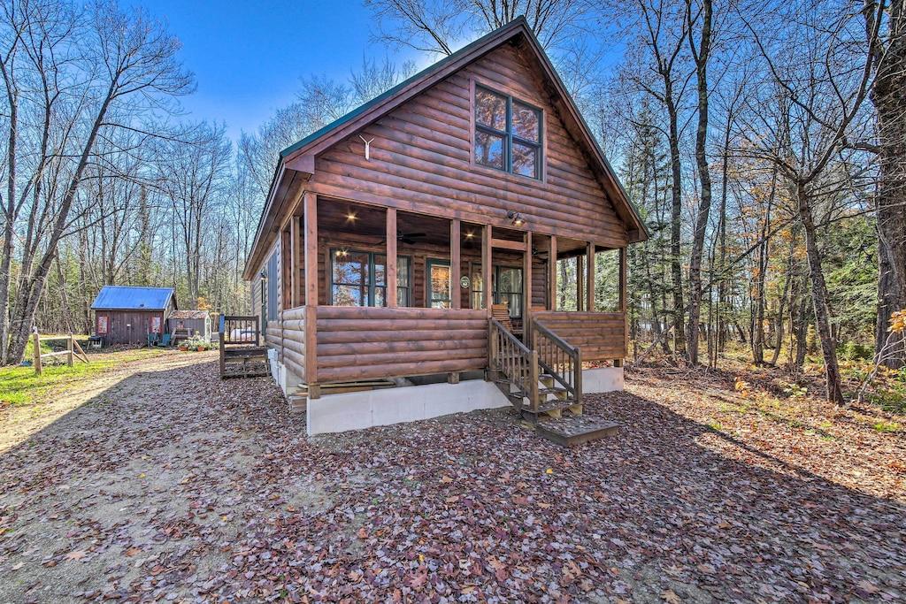 Pet Friendly Inviting Webb Lake Cabin with Mountain Views