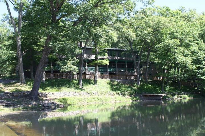 Pet Friendly Beautiful 109 Acre Camp with Lodge