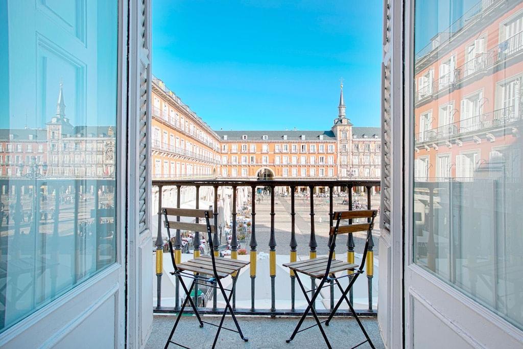 Pet Friendly 1BR Apartment with Balcony in Plaza Mayor Square