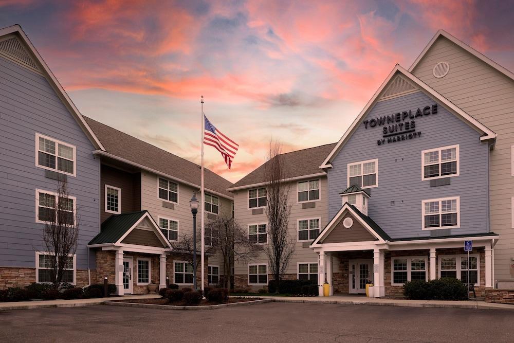 Pet Friendly TownePlace Suites by Marriott Medford