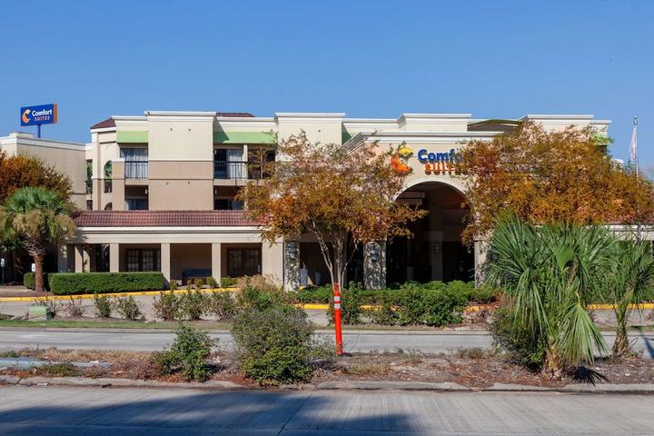 Pet Friendly Comfort Suites Medical District Near Mall of Louisiana
