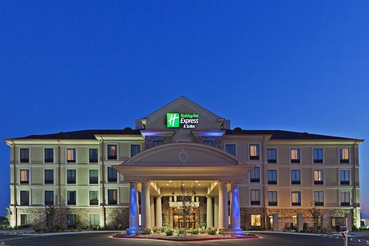 Pet Friendly Holiday Inn Express Hotel & Suites POTEAU an IHG Hotel