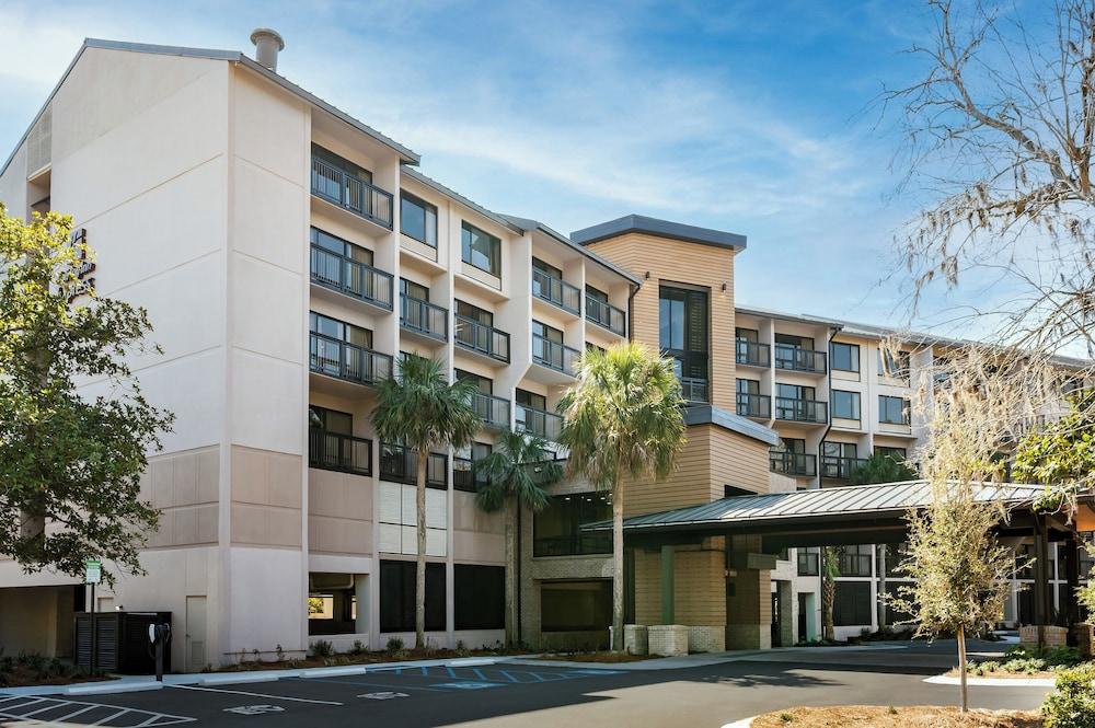 Pet Friendly Holiday Inn Express Hilton Head Island by IHG