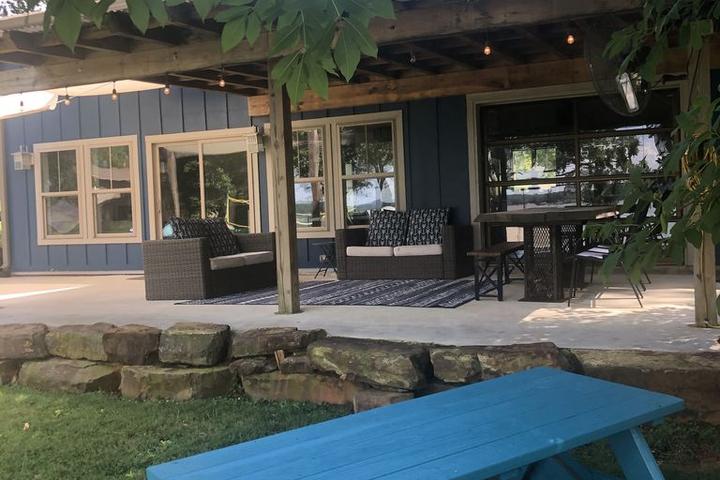 Pet Friendly Modern Lake House in Cove Sleeps 12