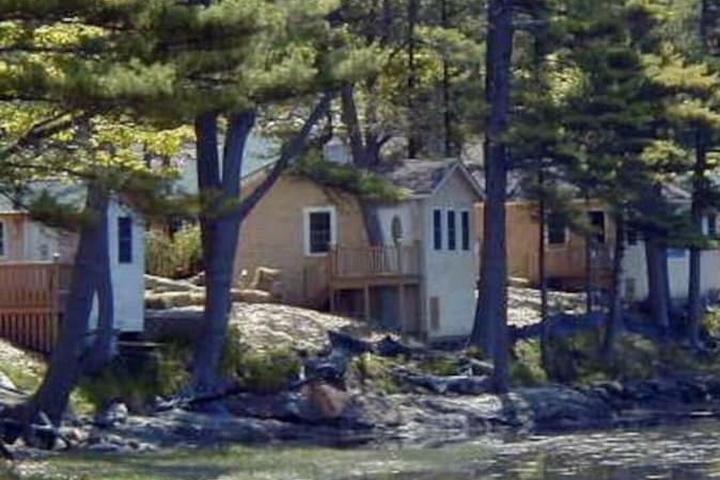 Pet Friendly Water View Cottage