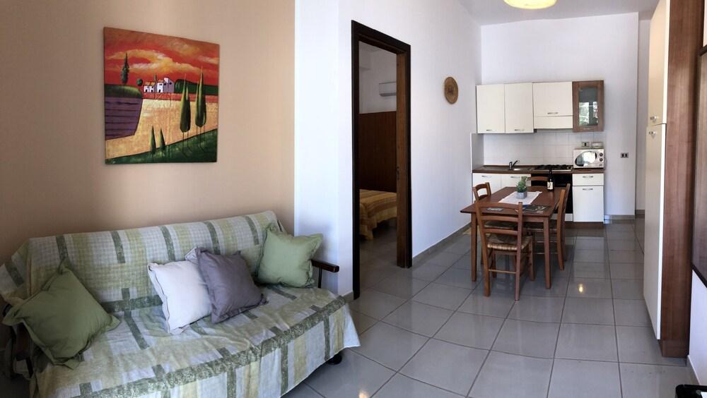 Pet Friendly Villa with Terrace & Free WiFi Close to the Beach