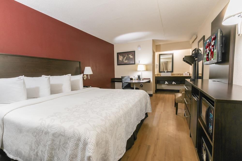 Pet Friendly Red Roof Inn PLUS+ West Springfield