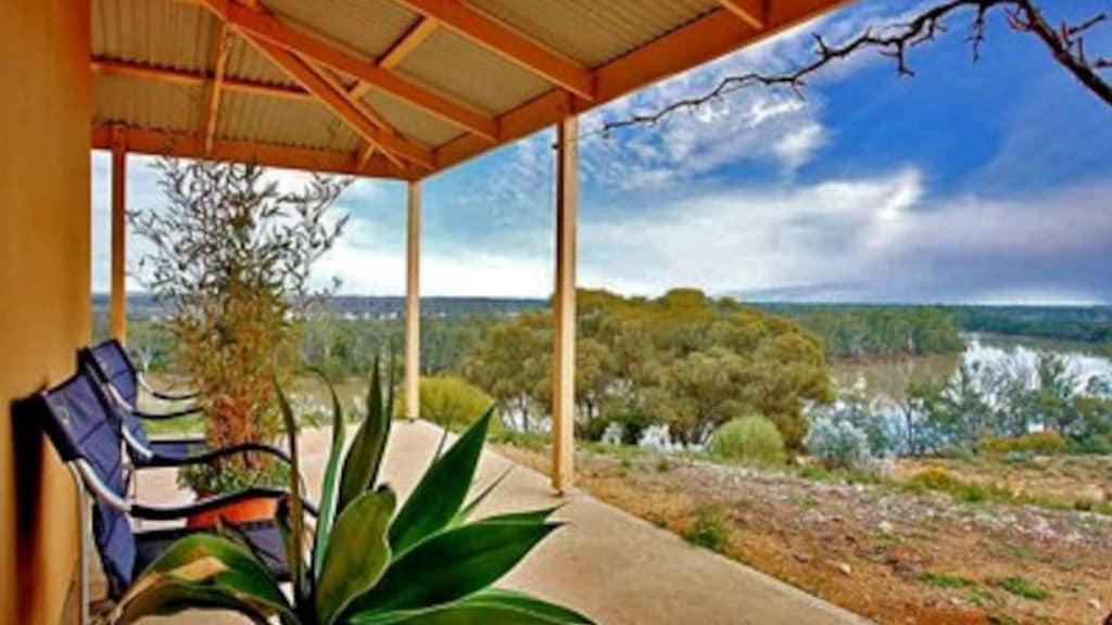 Pet Friendly Eco-House with Murray River Views