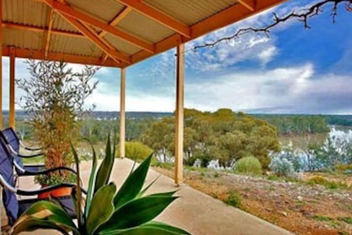 Pet Friendly Eco-House with Murray River Views