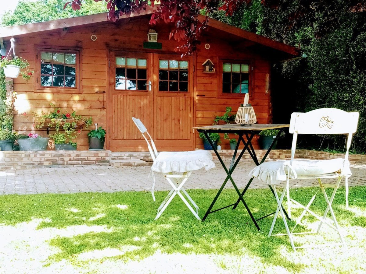 Photo of a vacation rental that welcomes dogs in Epaignes, FR.