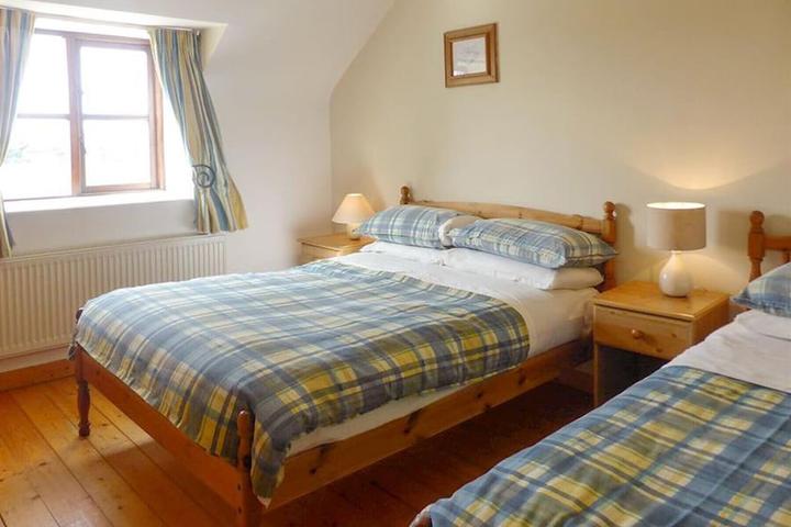 Pet Friendly Coninbeg Holiday Cottage on Mill Road Farm