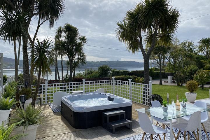 Pet Friendly Seaview Cottage on the Island