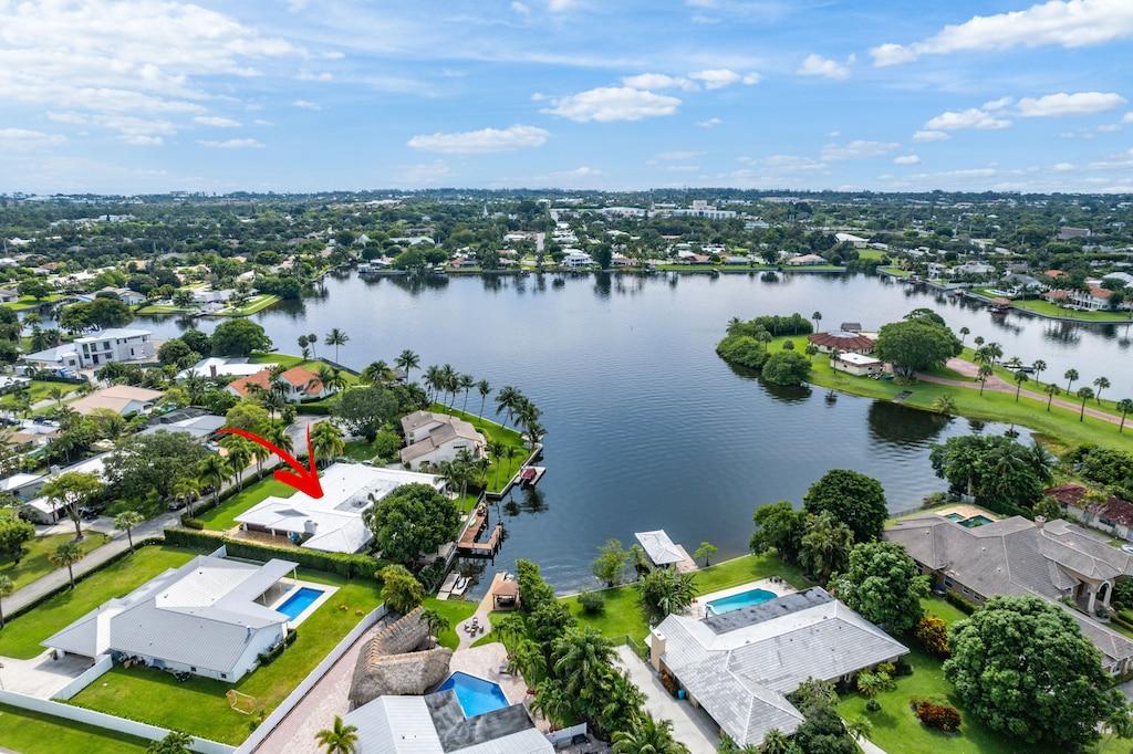 Pet Friendly Gorgeous Lakefront Home with Private Pool
