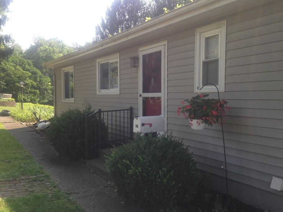 Cross Lanes Airbnb Rentals Pet Policy