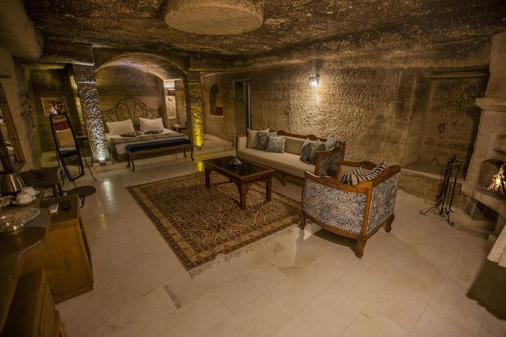 Pet Friendly Divan Cave House