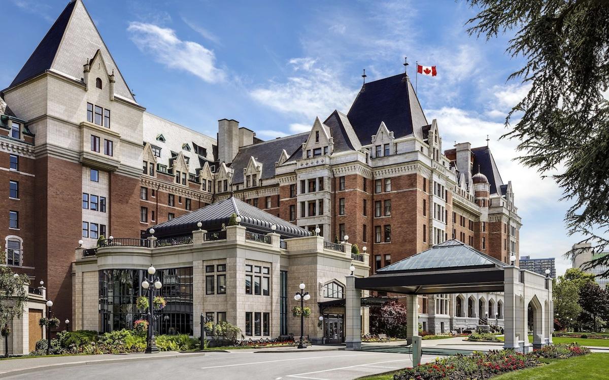 Pet-Friendly Hotels, Lodging & Accommodations in Houston, British Columbia, Canada