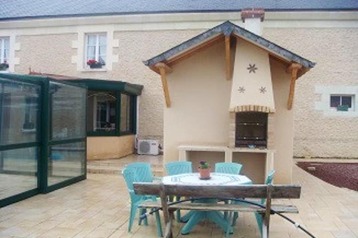 Pet Friendly 2BR House With Shared Pool & Enclosed Garden