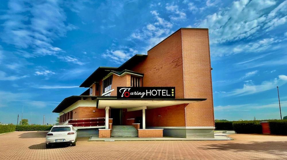 Pet Friendly Touring Hotel
