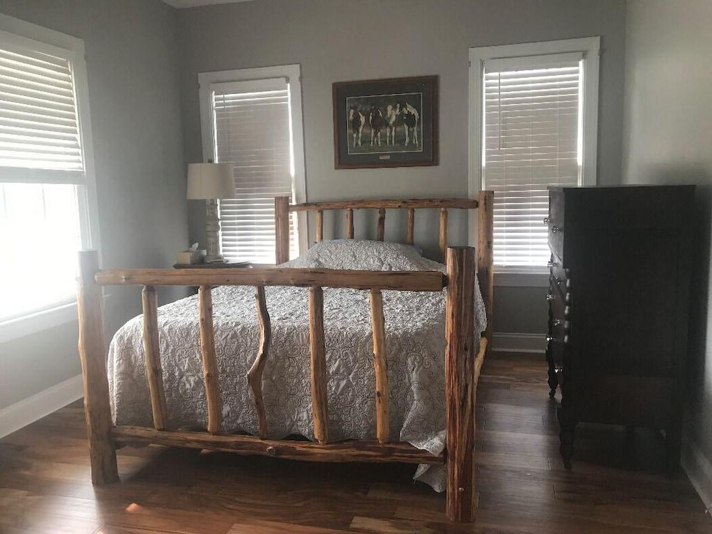 Pet Friendly Painted Pony Room With Queen Bed