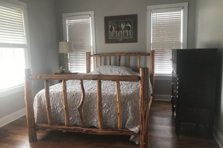 Pet Friendly Painted Pony Room With Queen Bed