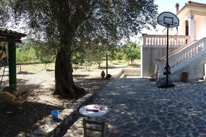 Pet Friendly Holiday Home with Large Garden Near Beach