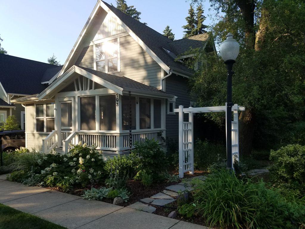 Beautiful New Buffalo Getaway Pet Policy