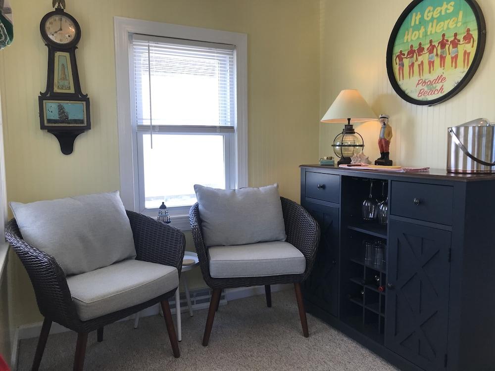 Pet Friendly Cottage by the Sea Near Downtown