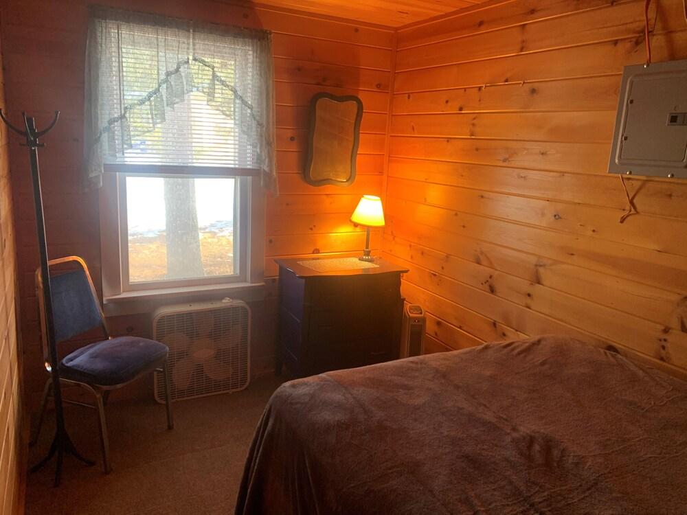Pet Friendly Cozy Retreat on the East Fork of Chippewa Flowage