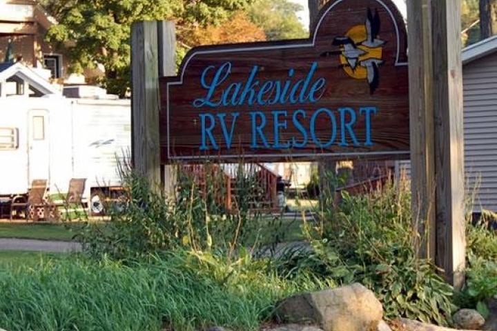 Pet Friendly Lakeside RV Resort