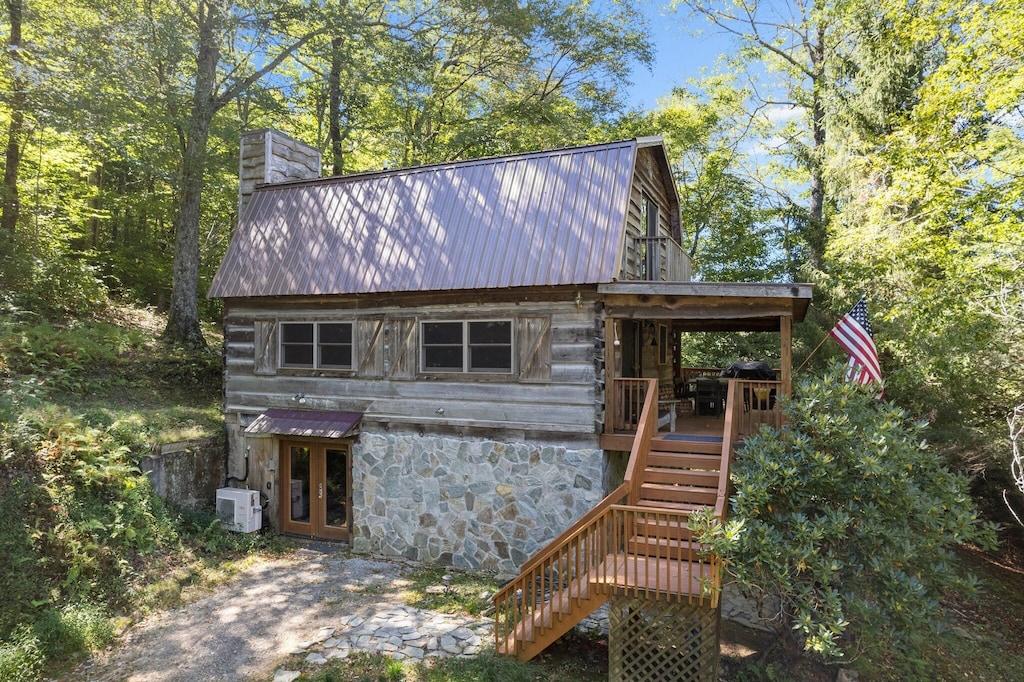Modern Antique Log Home at Wolf Laurel Resort Pet Policy