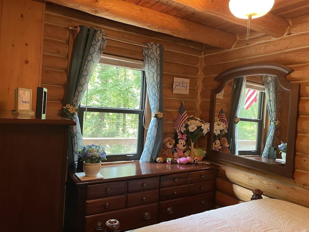 Pet Friendly A Charming Cabin Tucked in the Woods