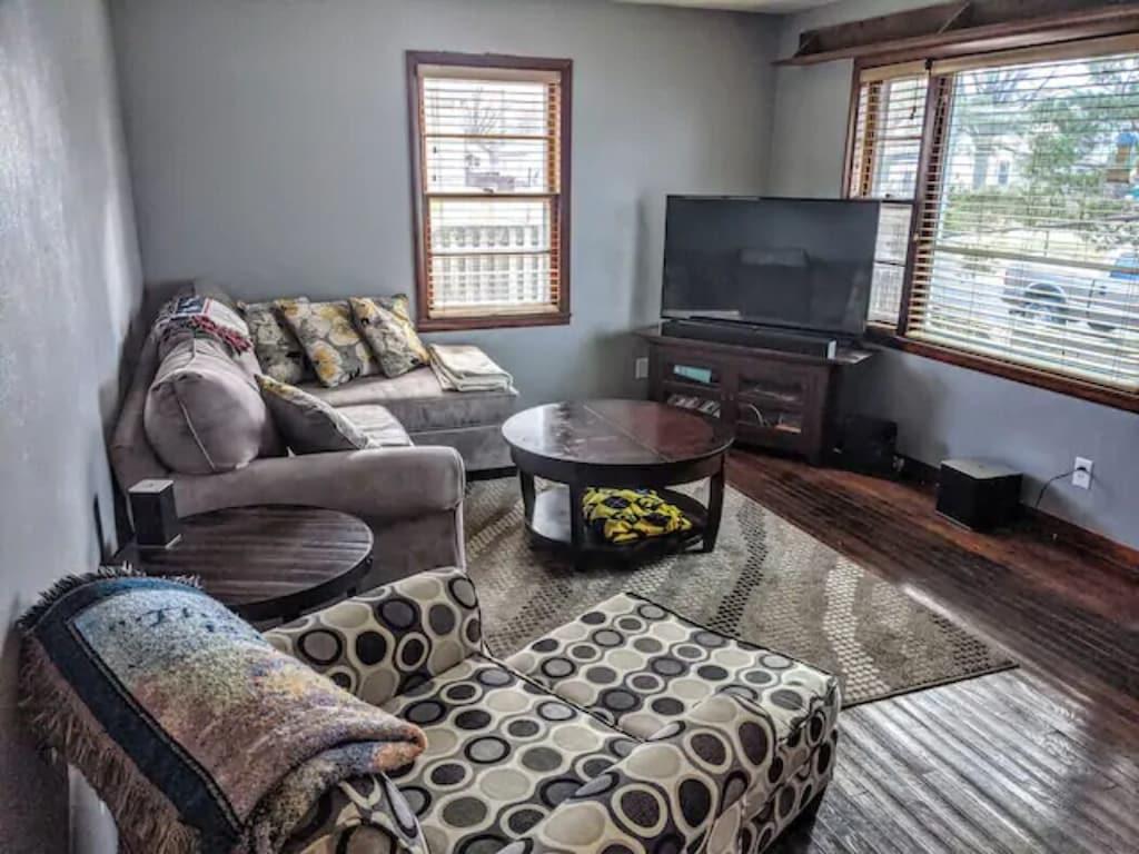 Cozy 2BR House in Davenport Pet Policy