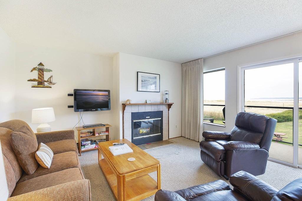 Charming 1BR Plover Condo in Moclips Pet Policy