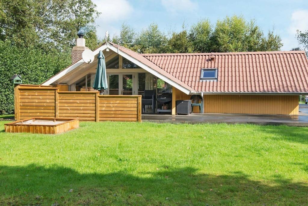 Pet Friendly Quaint Hemmet Holiday Home With Lawn