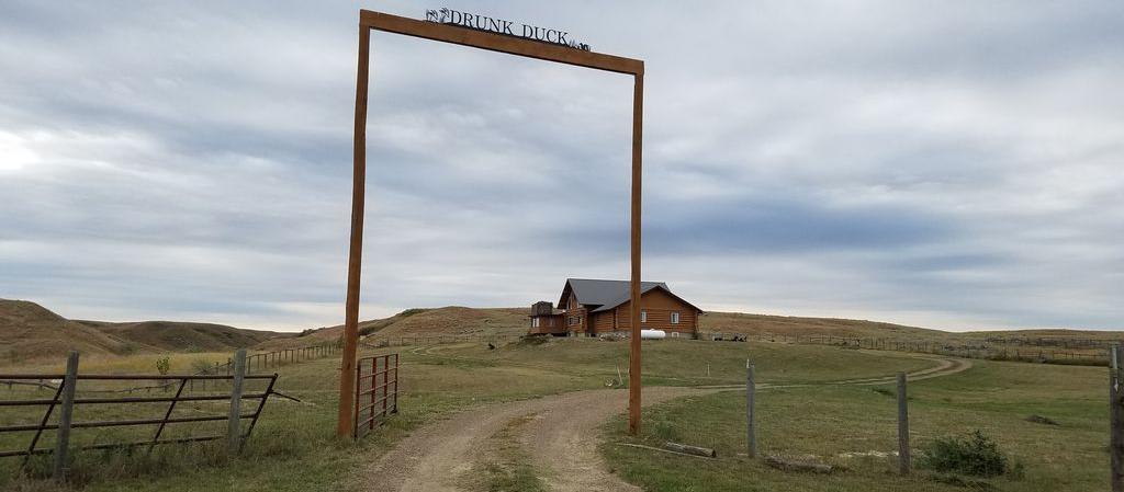 Picture of a pet friendly vacation rental in Marfa, MT. Picture of a pet friendly vacation rental in Marfa, MT.