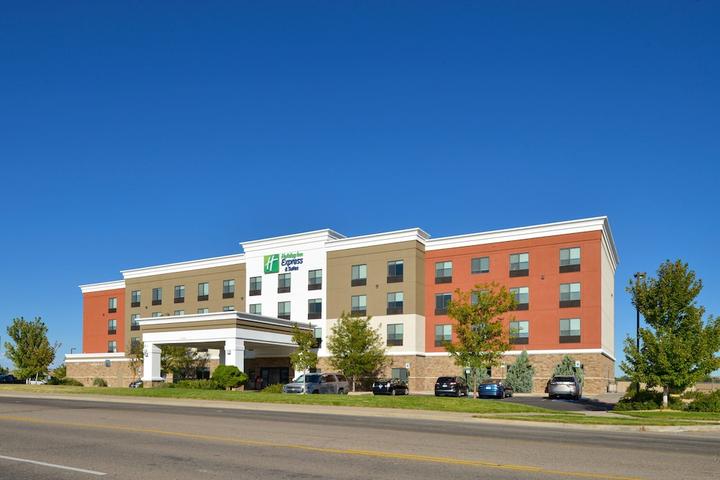 Pet Friendly Holiday Inn Express & Suites Pueblo North an IHG Hotel
