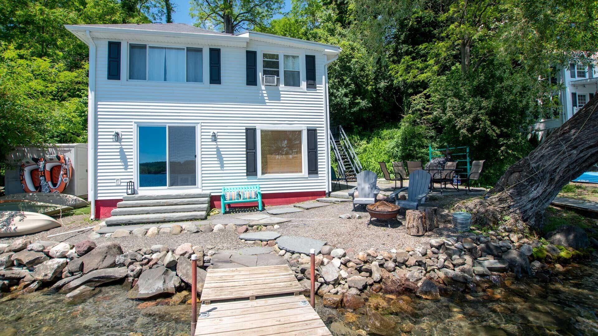 Pet Friendly 3/2 Cottage With Internet