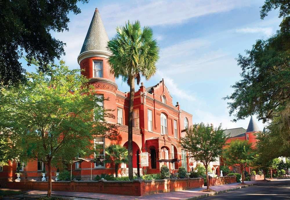 pet friendly hotels savannah gateway