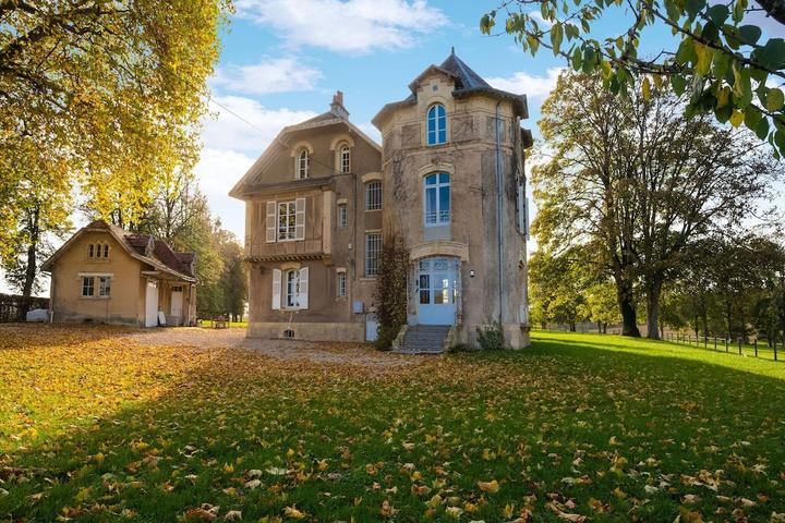 Pet Friendly Majestic Villa in Pouru-Saint-Remy with Garden