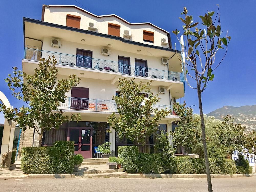 Pet Friendly RAMIS Hotel & Outdoor Sports Center