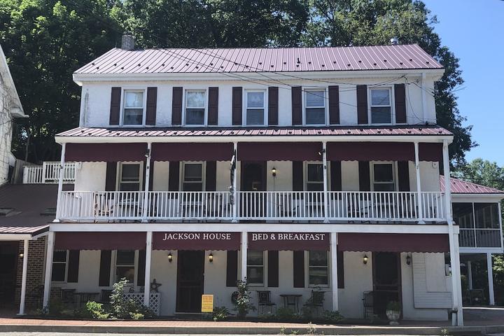Pet Friendly Jackson House Bed and Breakfast