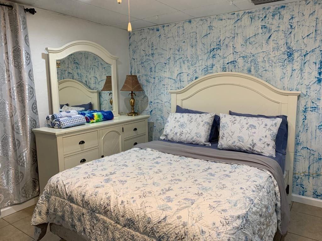 Studio Blue Only 10 Minutes to Siesta Key Pet Policy