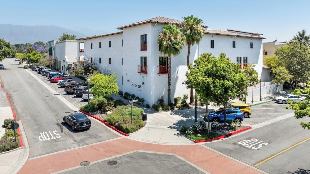 Pet Friendly Hotel Casa 425 + Lounge