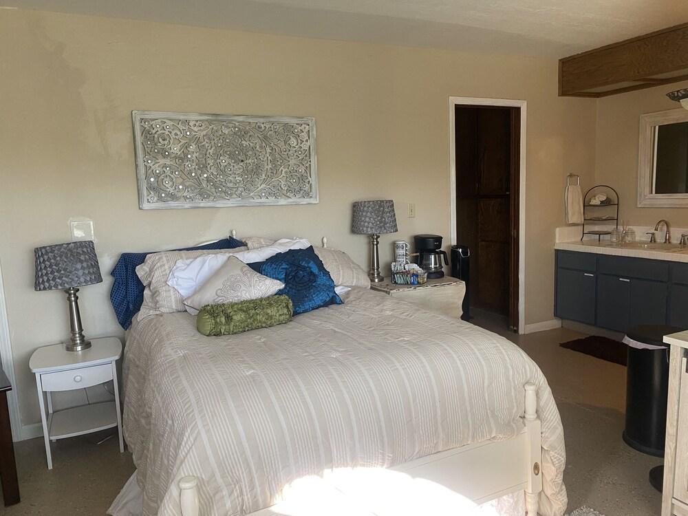 Pet Friendly Full Private Suite 40 Mins from Sequoias